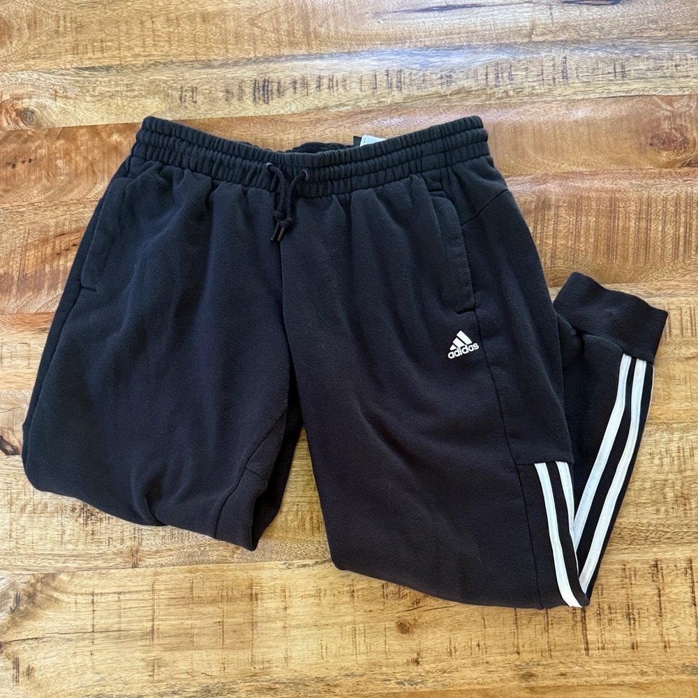 Women’s medium adidas three stripe sweatpants